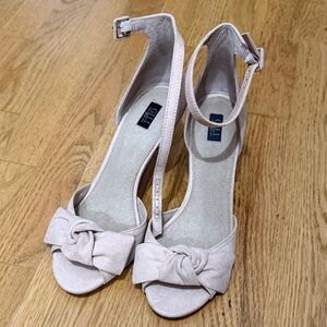 G.I.L.I. Cream Heeled Sandals with Bow Detail